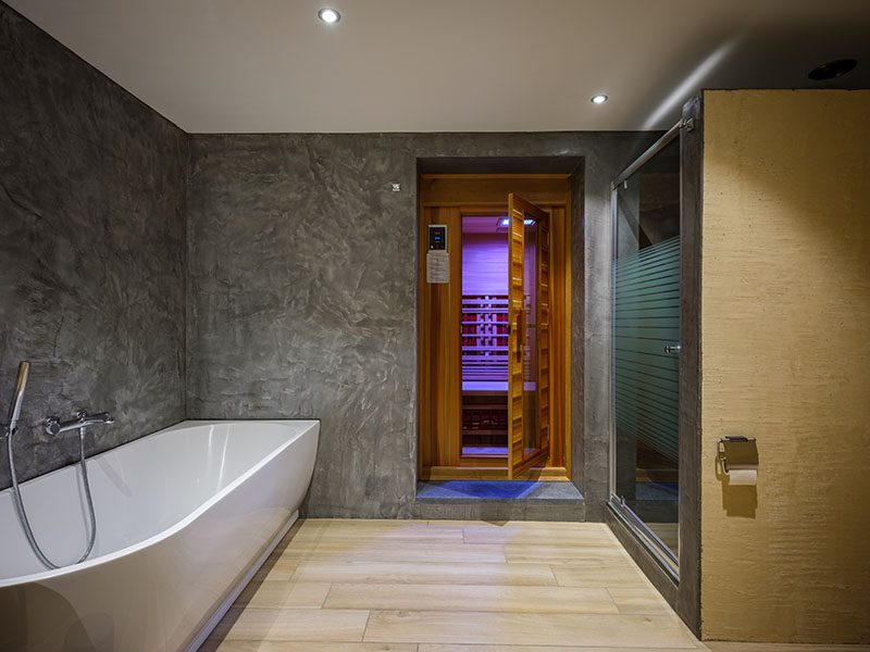 La baignoire et la cabine infrarouge