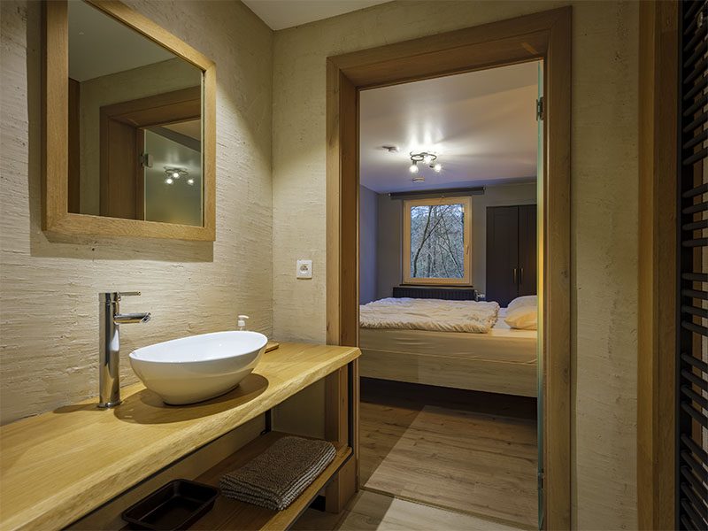 Salle de bain attenante à la chambre